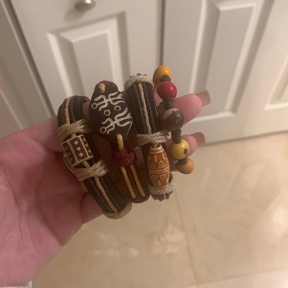 Set a four bracelets